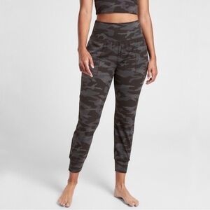 Athleta Salutation Camo‎ Jogger Black